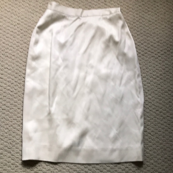 Calise II off white suit. Sz 4. BNWT. 100% silk. - Picture 2 of 7